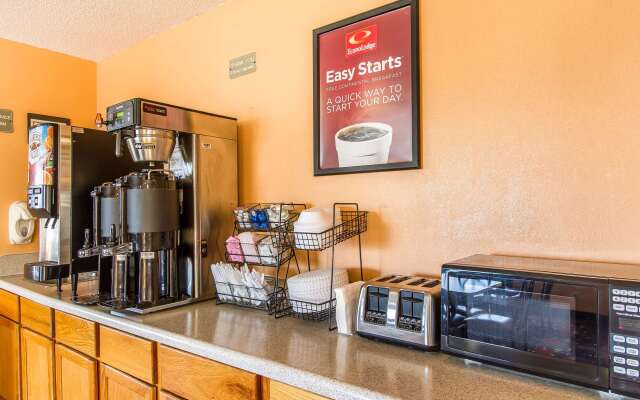 Econo Lodge & Suites