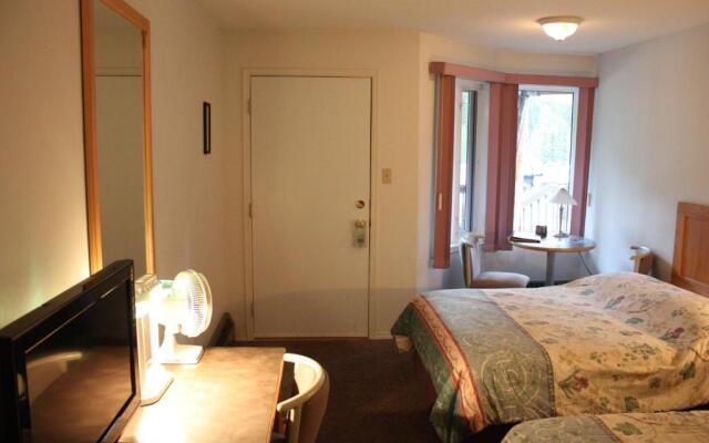 Sunwapta Falls Rocky Mountain Lodge