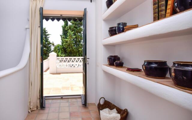 20000 - A Real Oasis In Colonial Style