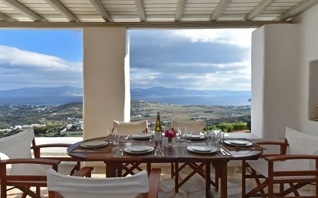 Exquisite villa for 10 with pool, helipad by VillaRentalsgr