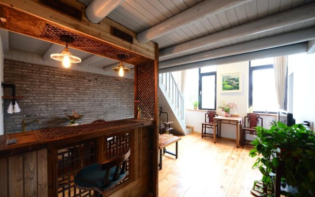BingHe Street Art Hostel