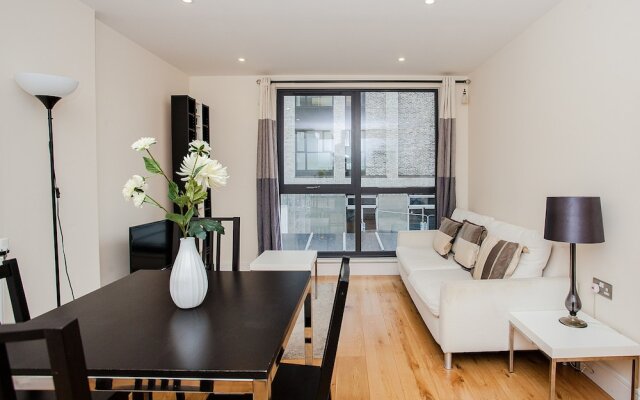 Modern 2 Bed Apartment Close to Canary Wharf