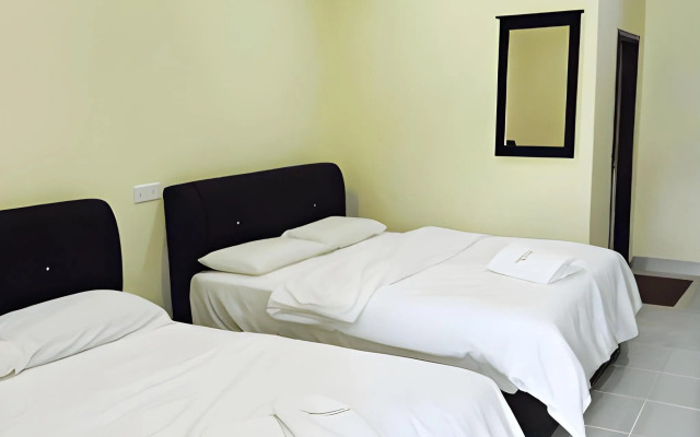 Penarak Bamboo Beach Motel
