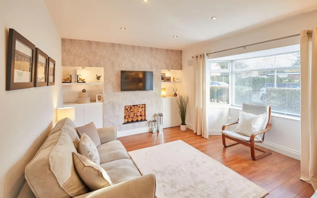 Host Stay Newsam Crescent