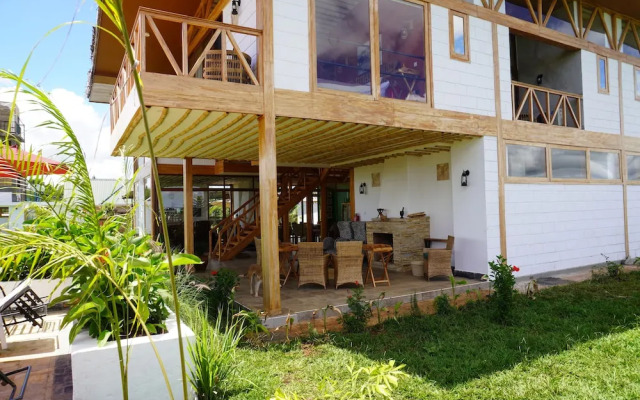 Moyoni Africa Lodge & Tours