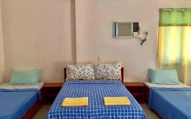 OYO 1166 Hotel Wooden Crib