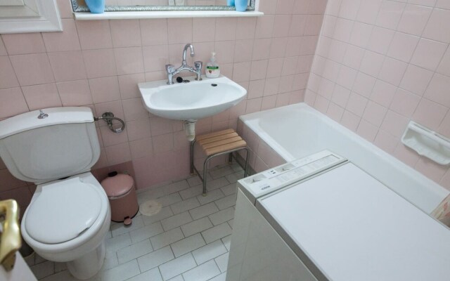 Beautiful Retro Apt in Koukaki