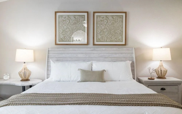 Scottsdale Friess 4 Bedroom Home by RedAwning