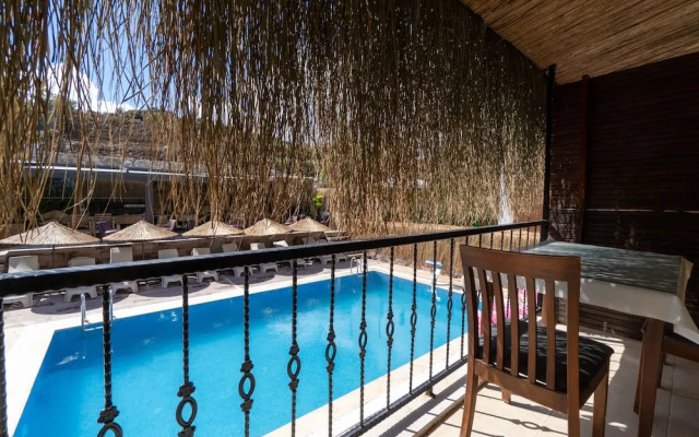 Stone House Foca Butik Otel