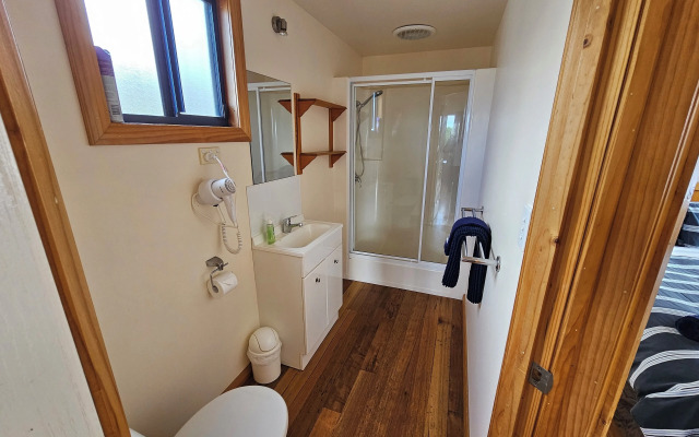 Snug Beach Cabin And Caravan Park