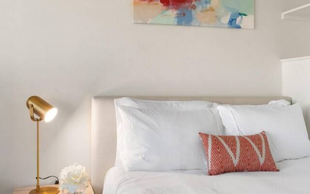 Arlington Sophisticated Studio Apartment