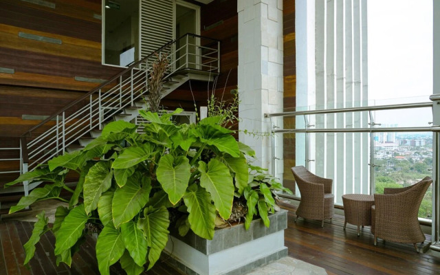 Comfortable 1BR @ Sky Terrace Apartment in Strategic Area