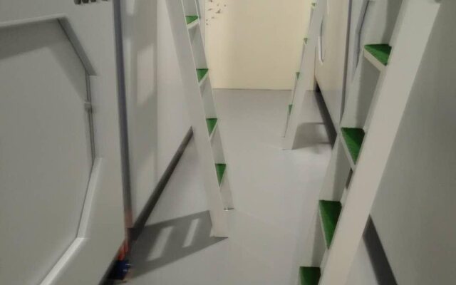 Tripod Hotel - Hostel