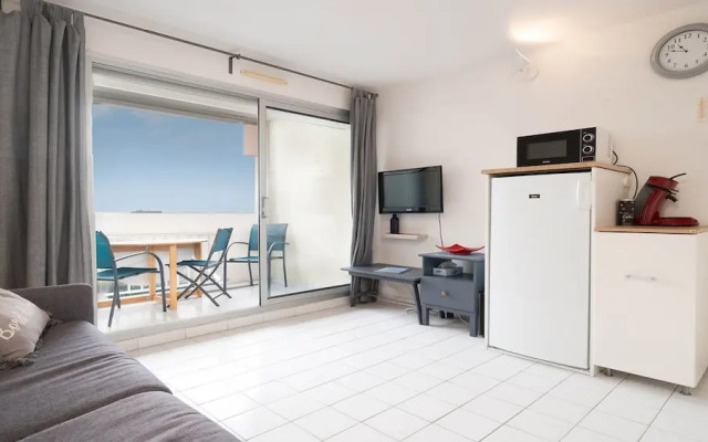 Cosy Apartment in Agde Near Sand Beach