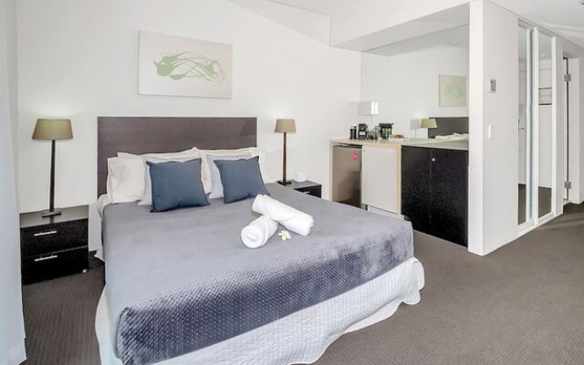 Privately Owned Hotel Room by Cairns Marina 222