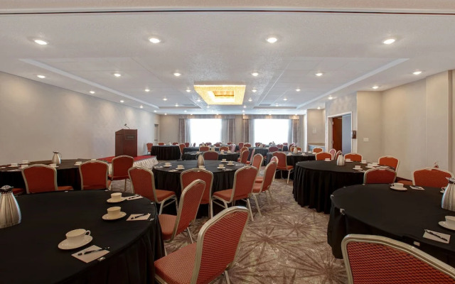 Ramada by Wyndham St. Paul AB