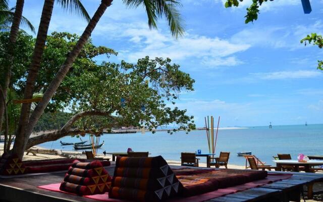 Think & Retro Cafe Lipa Noi Samui