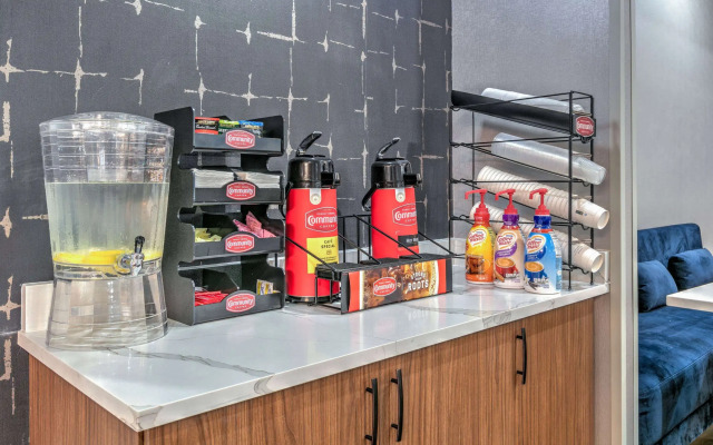 La Quinta Inn & Suites by Wyndham Decatur