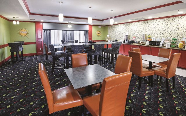 LA QUINTA INN &amp; SUITES DALLAS - HUTCHINS