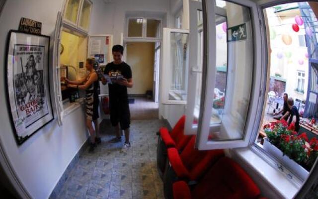 Mandarin Hostel