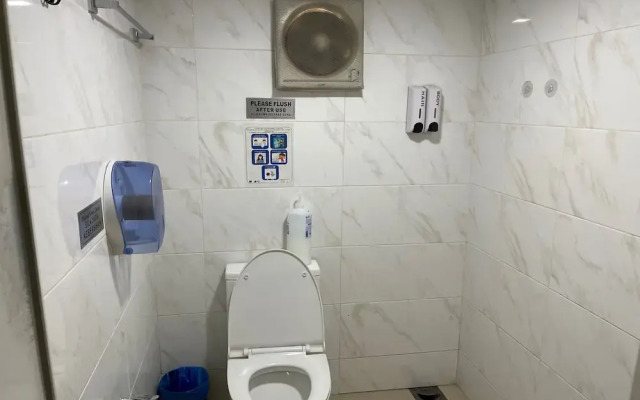 Oyo 91036 J Capsule Hotel Jalan Bukit