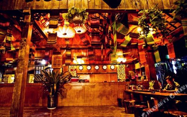 景洪八零八六客栈(告庄星光夜市店)