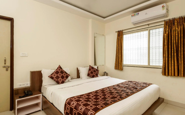 OYO 10507 Hotel Platinum