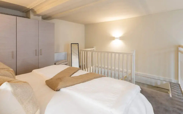 Host Stay Athenaeum House
