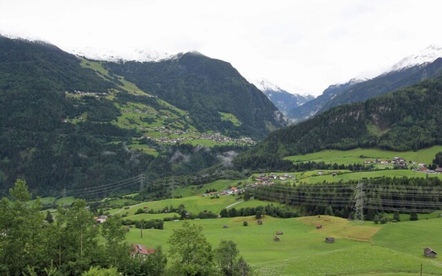 Valley-view Apartment With Garden in Wenns
