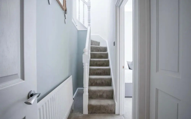 Overland Road 4 Bed House Mumbles