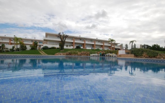 House With 2 Bedrooms in Albufeira, With Shared Pool, Terrace and Wifi