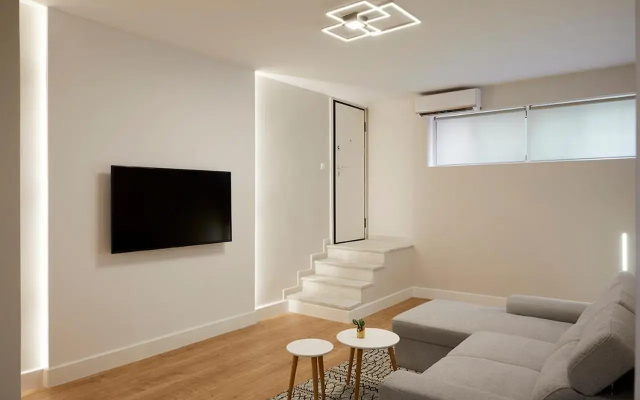 Central & Comfy apartment 2mins walking from metro