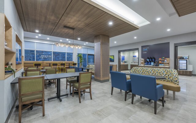 Holiday Inn Express & Suites Moncton by IHG