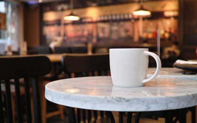 Ami Splendid Rooftop Pool