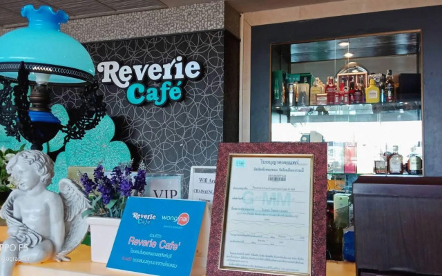 Chaisaeng Palace Hotel