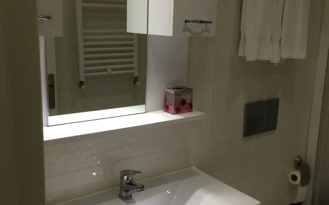 Black Bird Suite Hotel