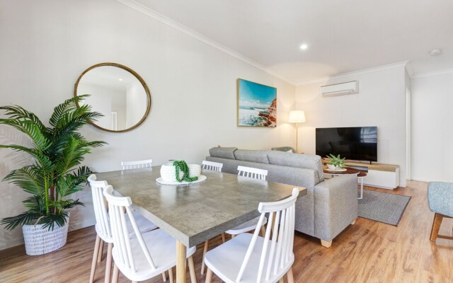 MARJ12- Stylish and Spacious Apartment