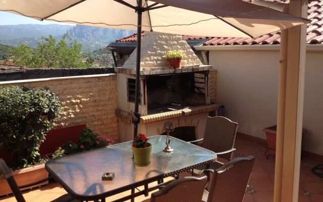 Luxury Family Villa near Meteora