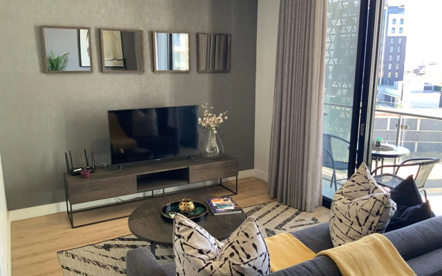 5 Star Elegant Apartments, Ellipse Waterfall City, Johannesburg