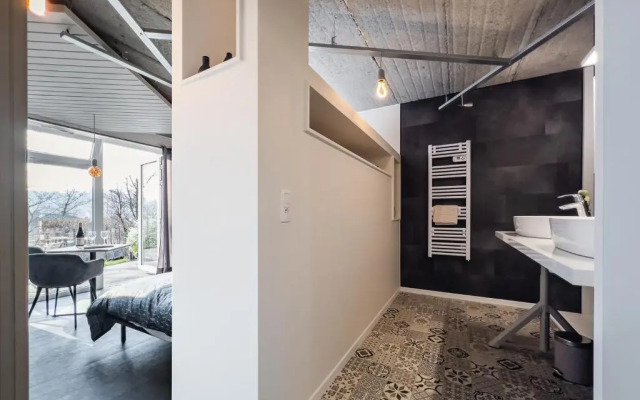 Le Garage (Adults Only)