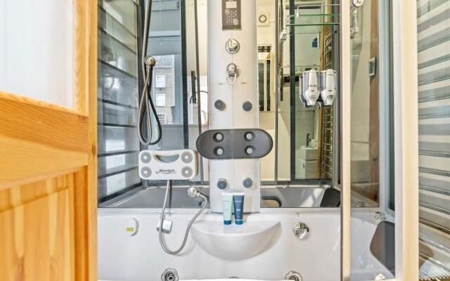 Modern Studio With Terrace in Marylebone