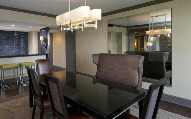 Crowne Plaza Atlanta Perimeter at Ravinia by IHG