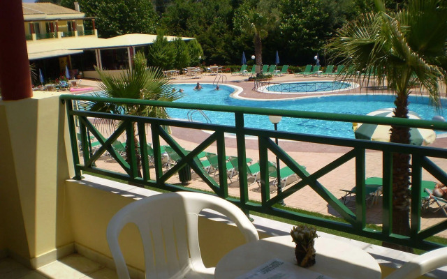 Damia Hotel & Apartments