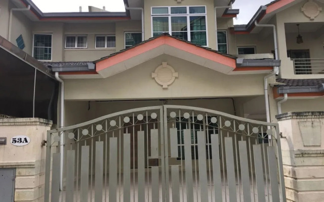 Chua Gin Holiday House 2