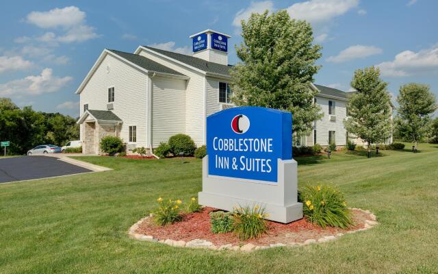 Cobblestone Inn & Suites - Clintonville