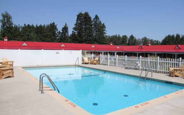 Mackinac Lake Trail Motel