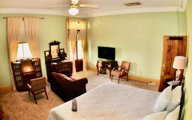HISTORIC STAR LODGE and STATION MASTERS HOUSE NARRANDERA