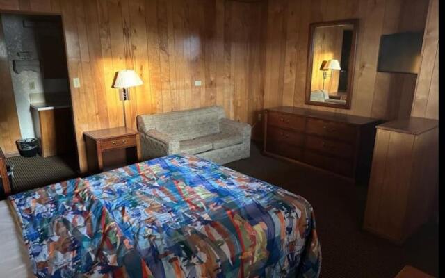 Love Hotels Western Holiday by OYO at Harlan Lake NE