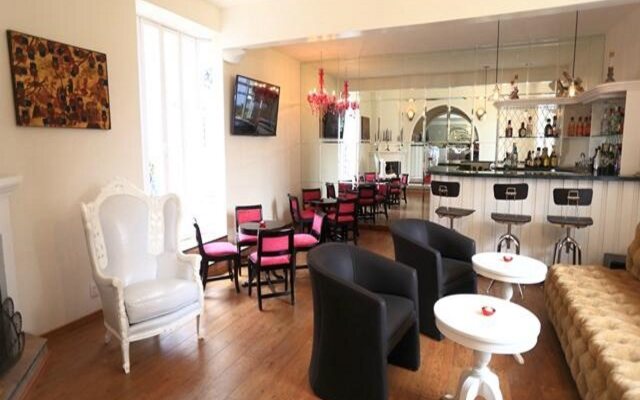 Casa Bonita Hotel & Luxury Residence