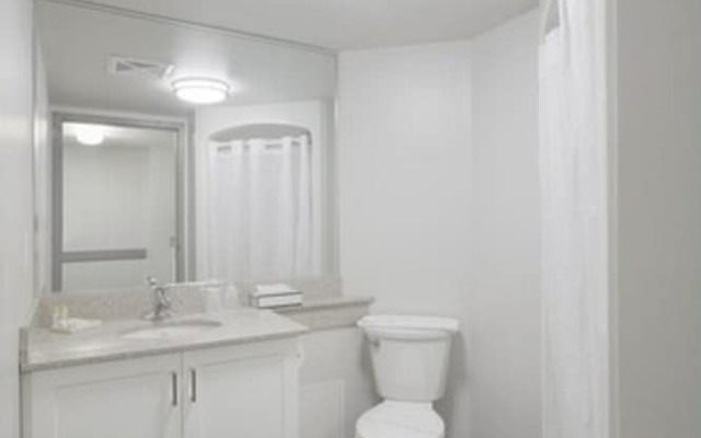 Residence & Conference Centre - King City